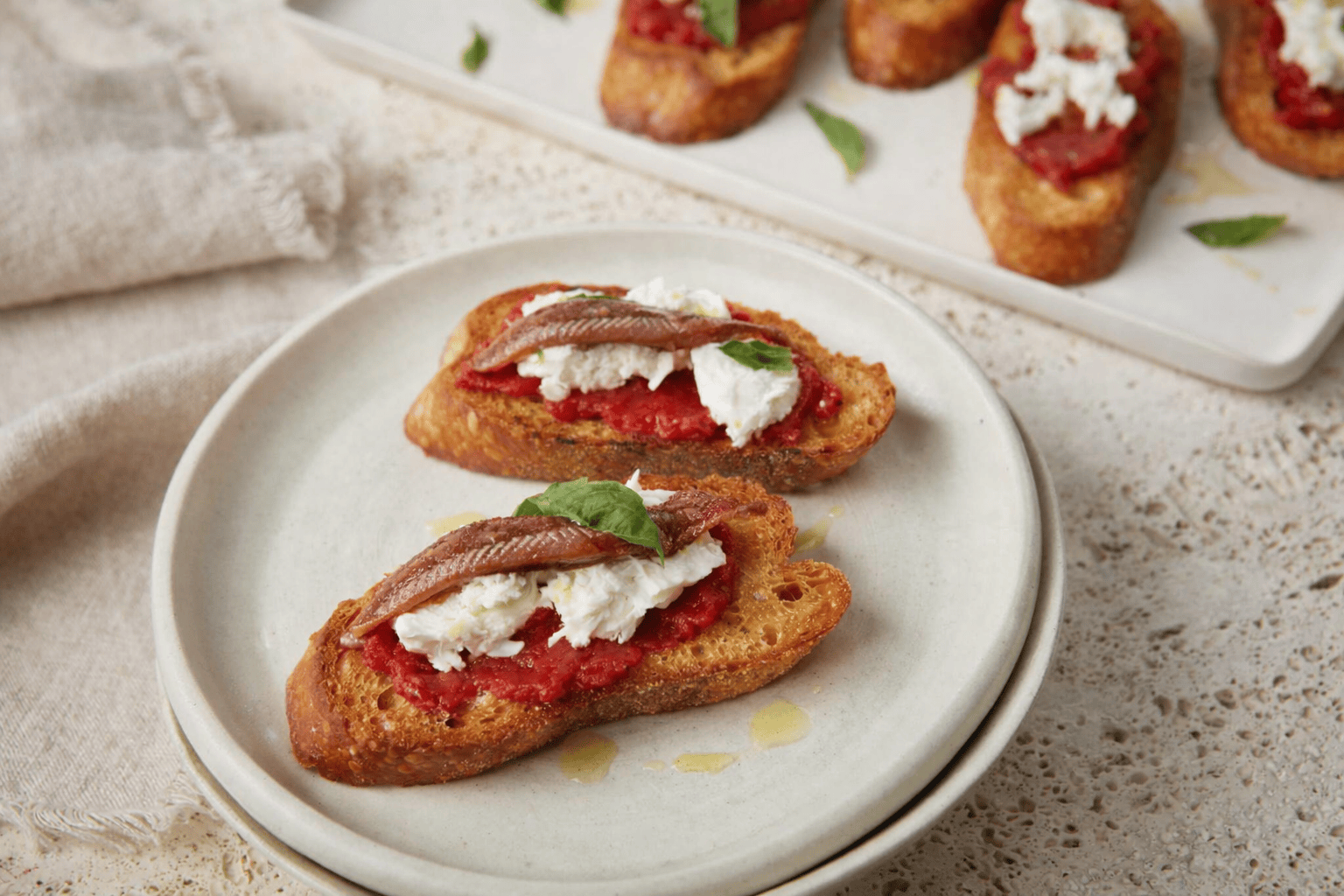 Bruschetta med ansjoser og tomatsauce