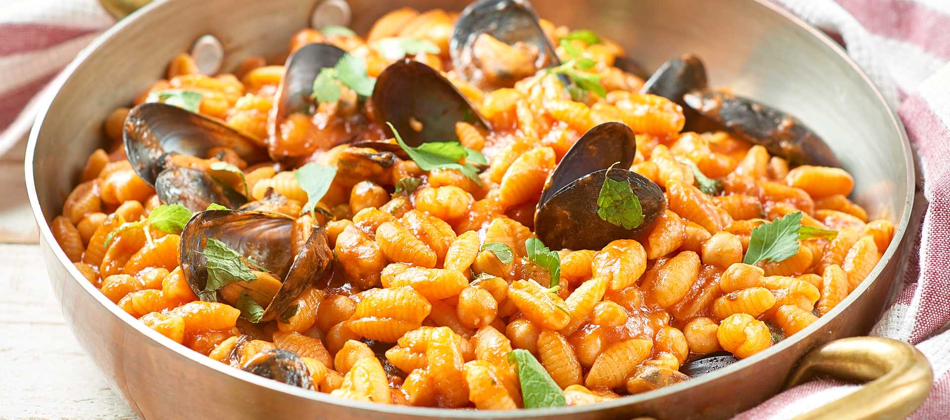 Gnocchetti sardi med blåmuslinger og tomat Gnocchetti sardi med blåmuslinger og tomat