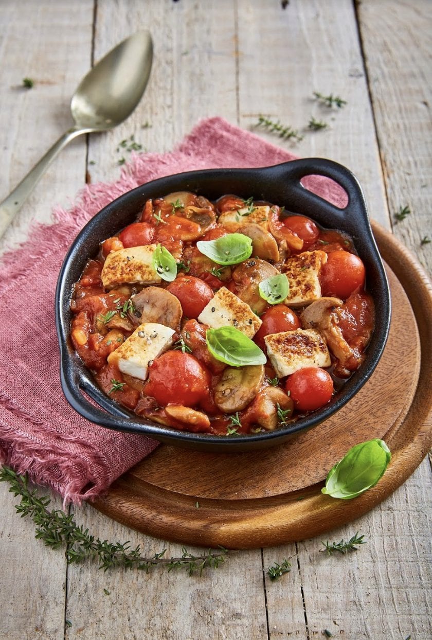 Vegetarisk stroganoff med halloumi og tomater Vegetarisk stroganoff med halloumi og tomater