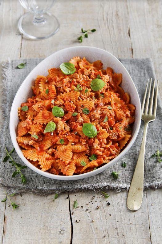Cremet pasta med tun og datterini-tomater Cremet pasta med tun og datterini-tomater
