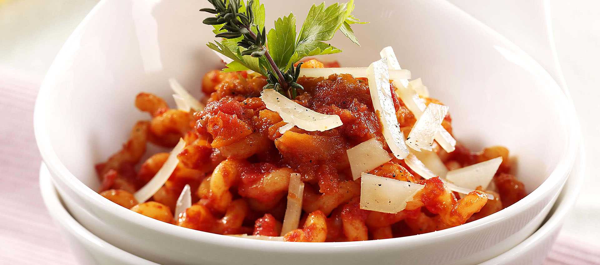 Pasta pecorino i ansjoskrem med Polpa-tomater tomat Pasta pecorino i ansjoskrem med Polpa-tomater tomat