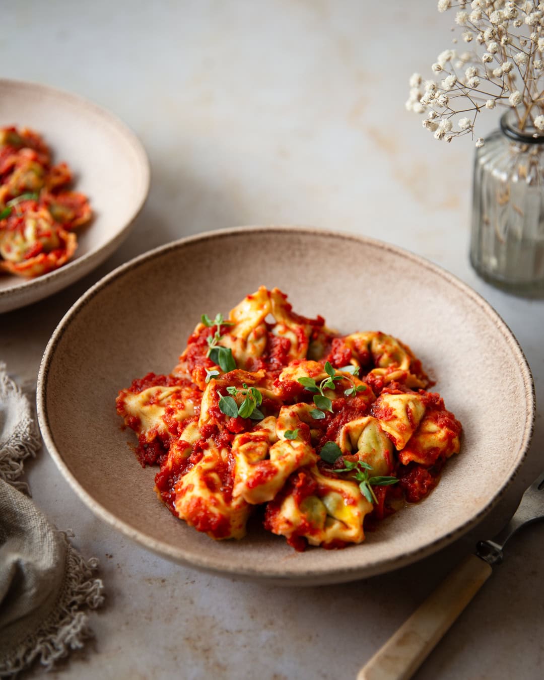 Tortellini med tomatsaus Tortellini med tomatsaus