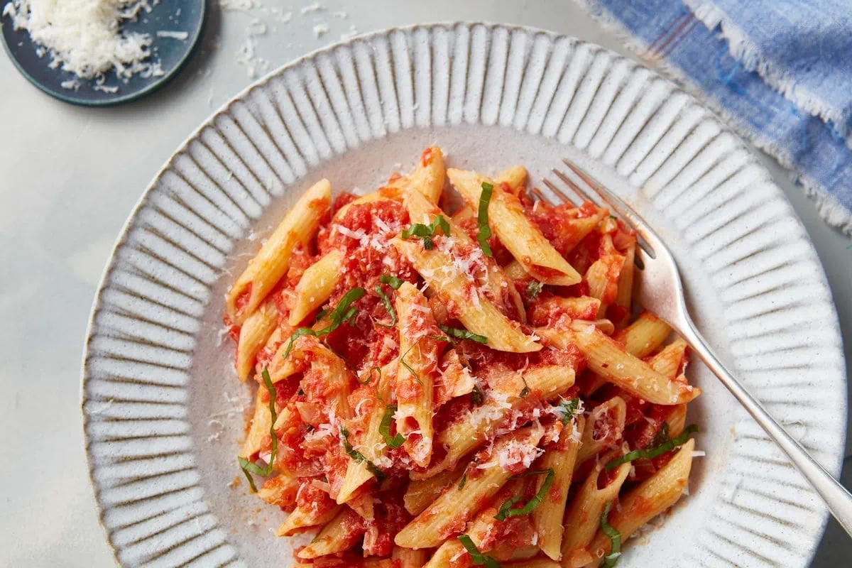 Penne arrabbiata med hela skalade tomater