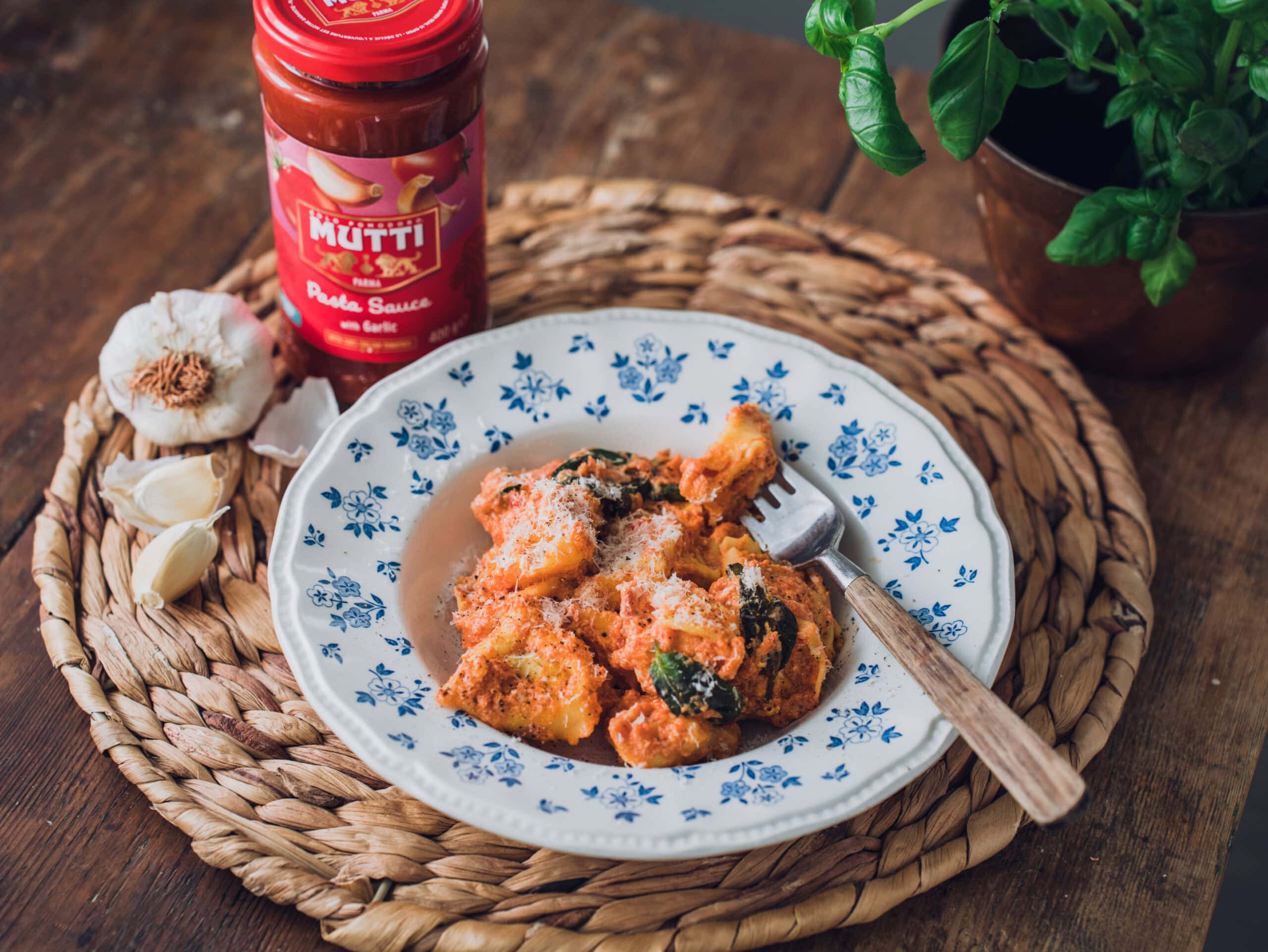 Tortellini i tomatsås