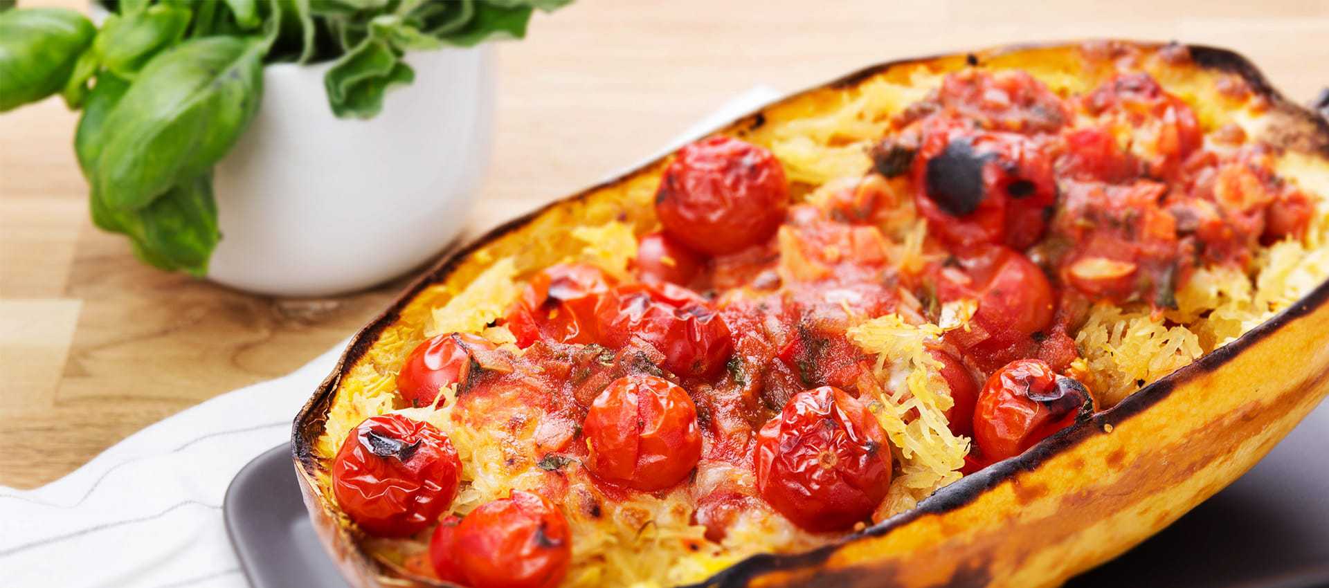 Spaghettikürbis mit süßen kirschtomaten