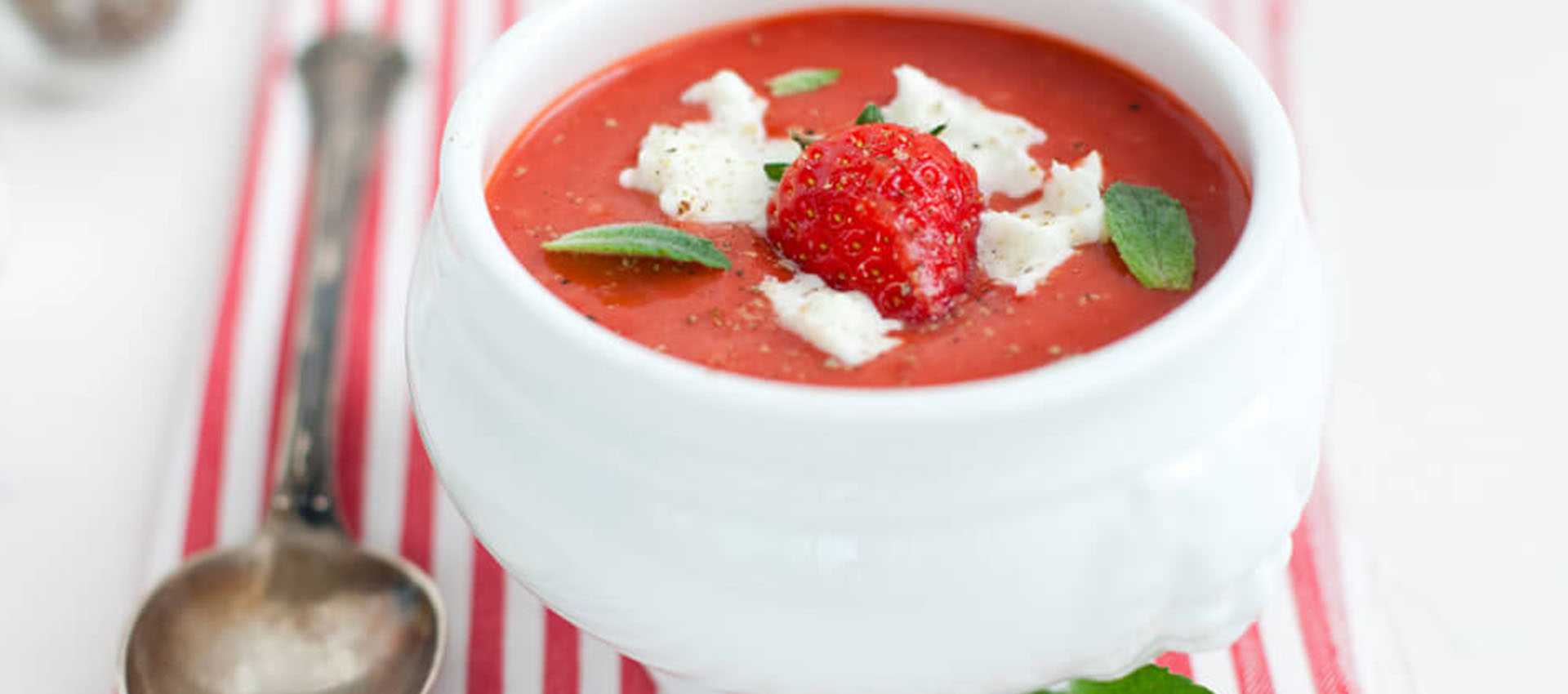Tomatencreme-dip mit knusprigen kapern
