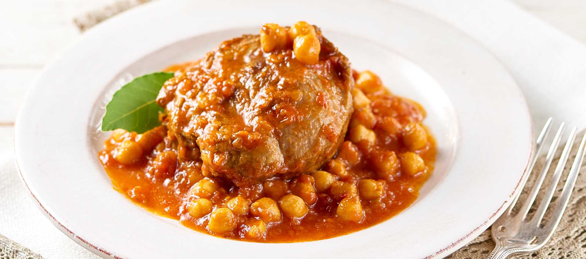 Schweinebacke mit kichererbsen Schweinebacke mit kichererbsen