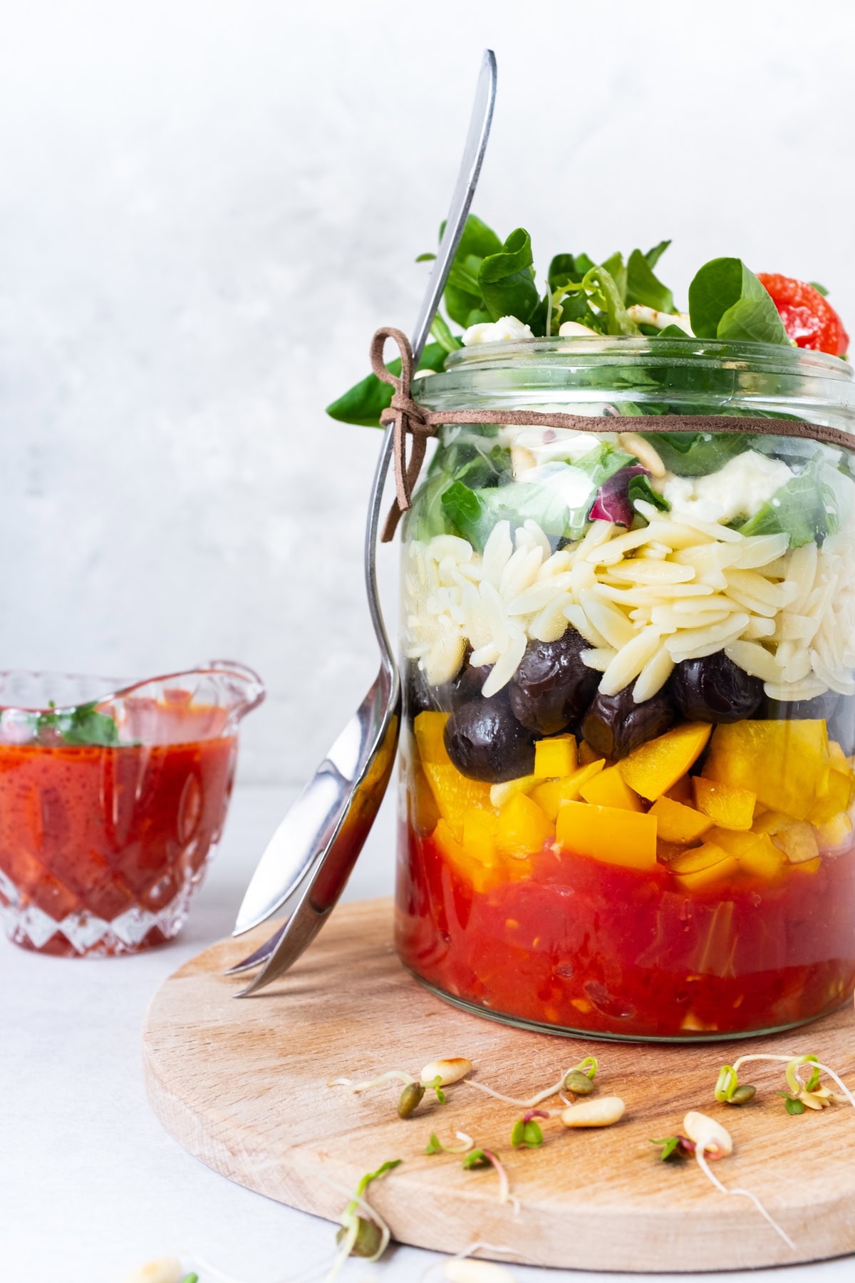 Italienischer nudelsalat mit tomatendressing Italienischer nudelsalat mit tomatendressing