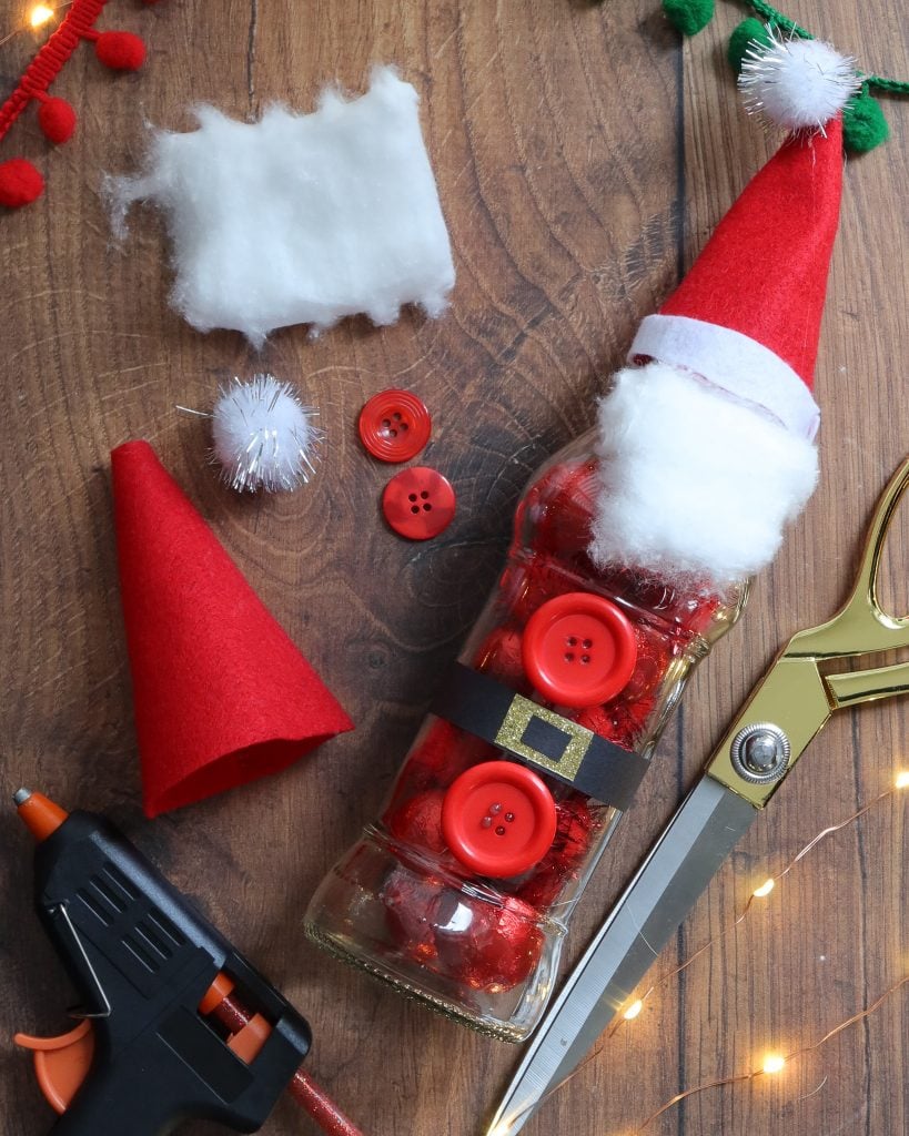 Weihnachtskunst mit Tomatenpüree Flasche