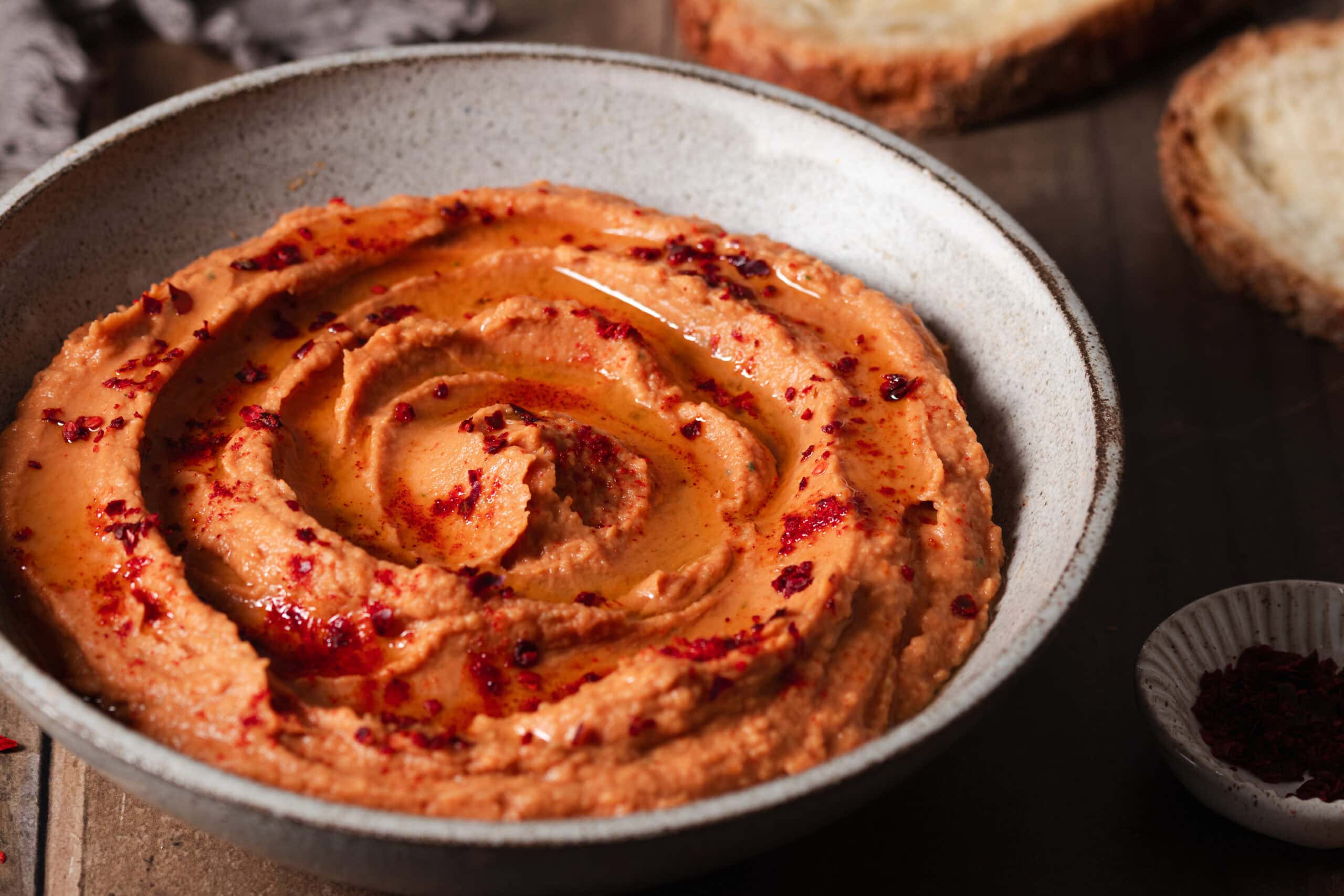 Hummus mit Cannellini-Bohnen und sonnengetrockneten Tomaten