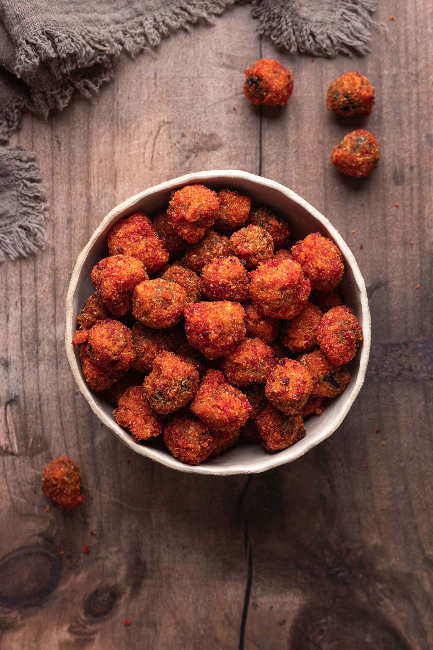 Knusprig frittierte Oliven mit Tomaten-Semmelbrösel-Panade