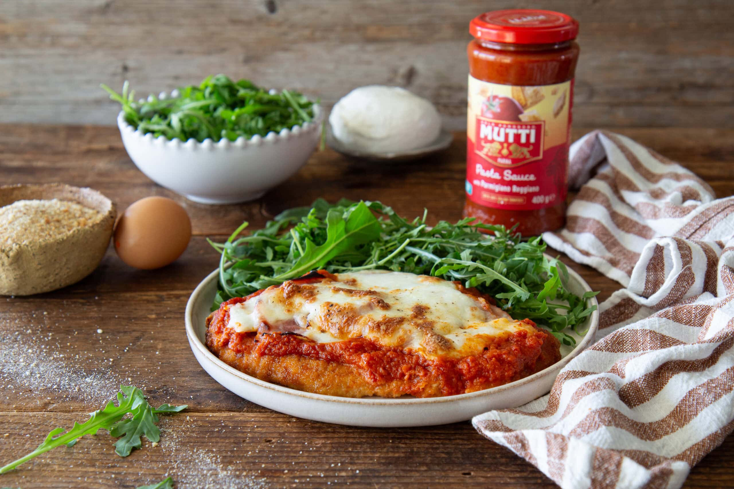 Chicken Parmesan mit Tomaten und Mozzarella