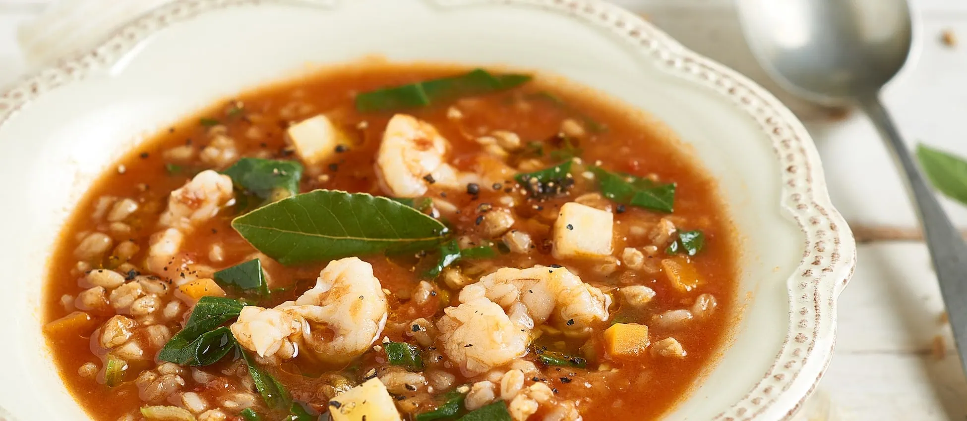 Soupe d’épeautre à la tomate, blettes et crevettes