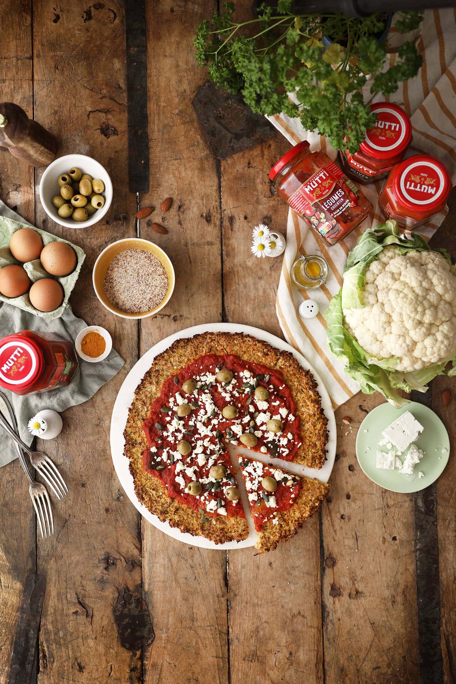 Pizza sans pâte à base de choux-fleur Pizza sans pâte à base de choux-fleur
