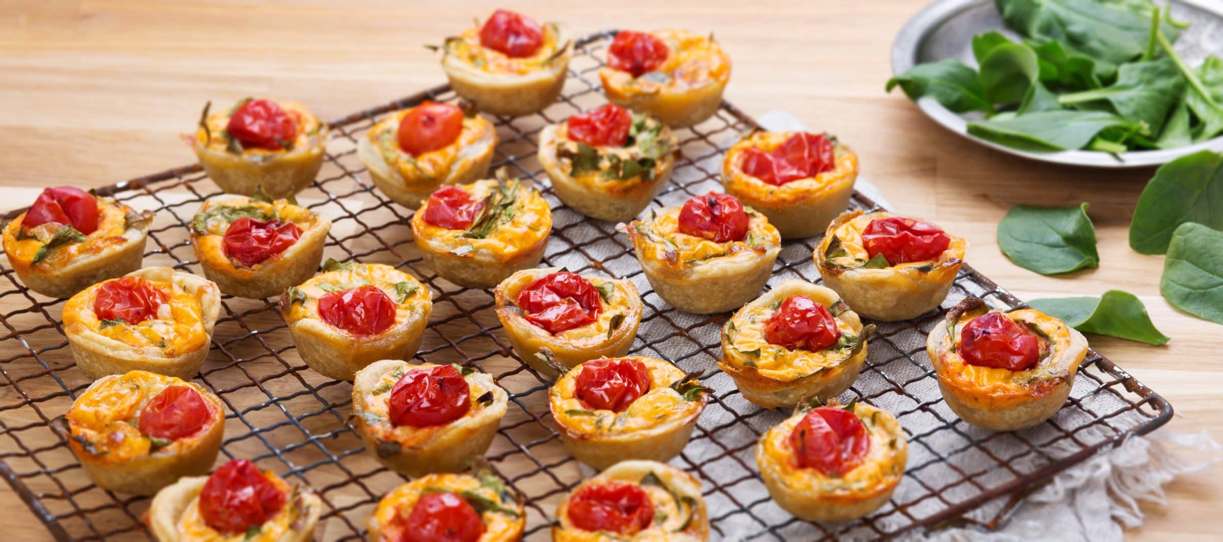 Bouchées gourmandes aux tomates cerises et épinards Bouchées gourmandes aux tomates cerises et épinards