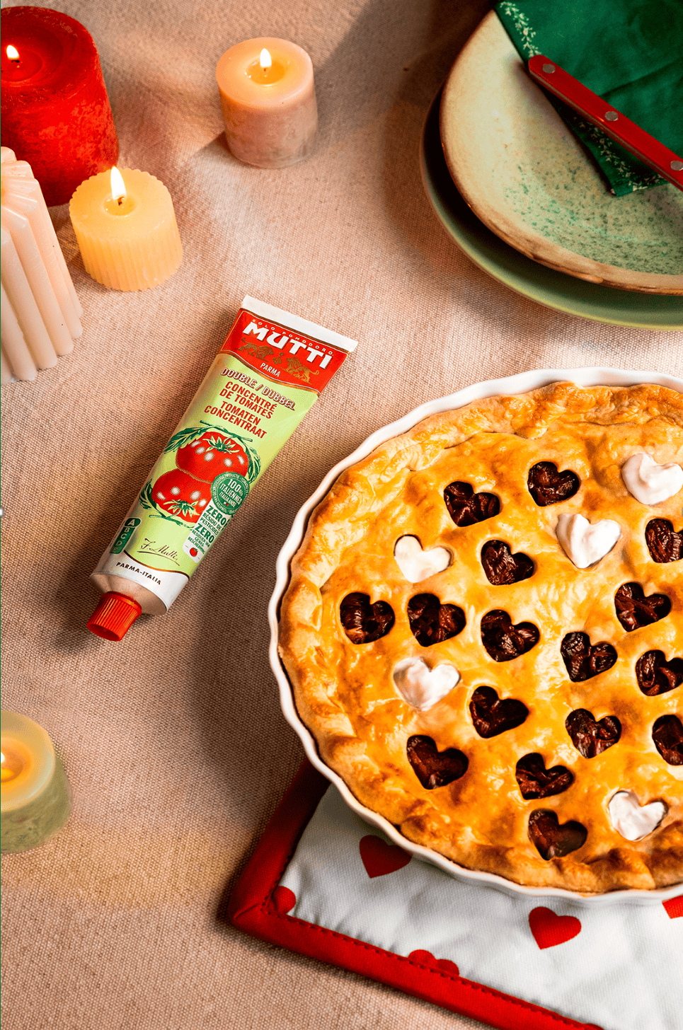 Un dîner italien de Saint-Valentin, avec les tomates Mutti
