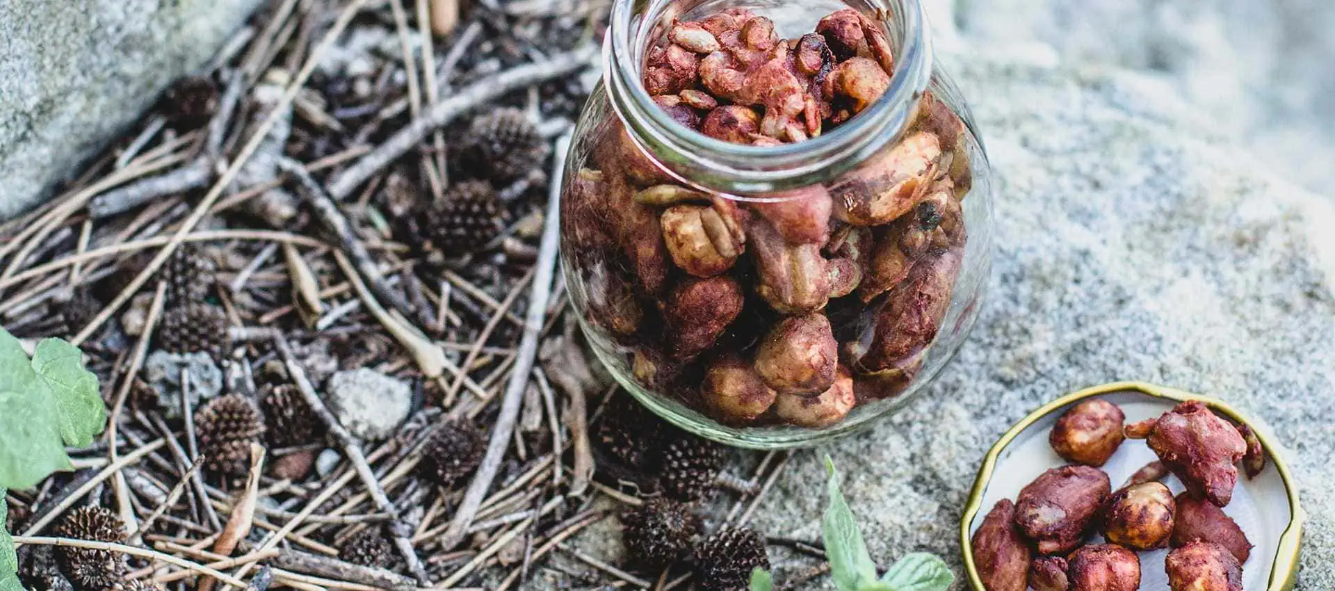 Nut mix with sieved tomatoes