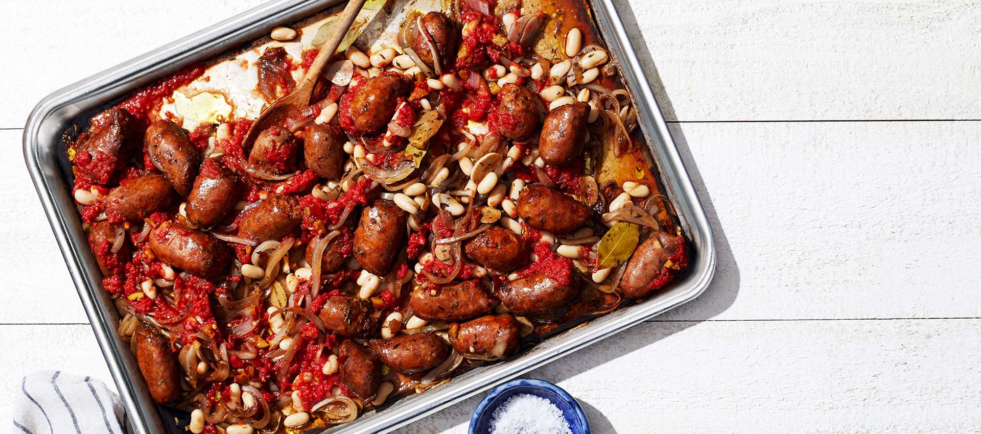 Sausage with white beans, tomatoes and onions