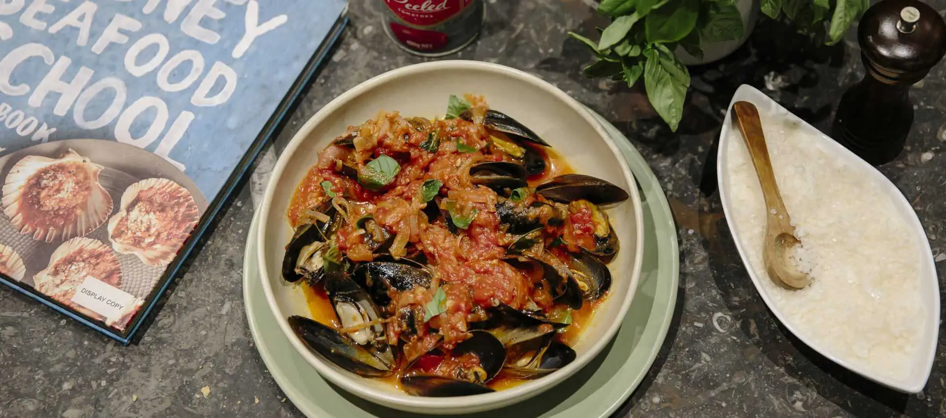 Blue mussels in tomato sauce Blue mussels in tomato sauce