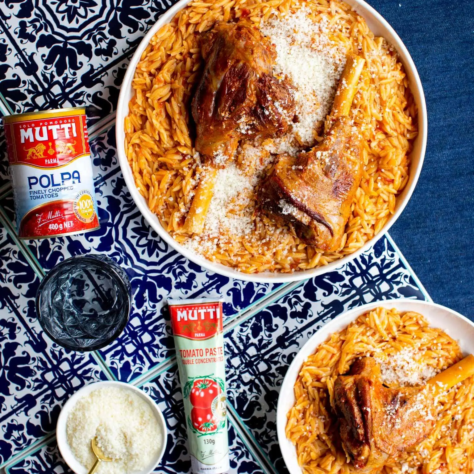 Lamb yiouvetsi with chopped tomatoes