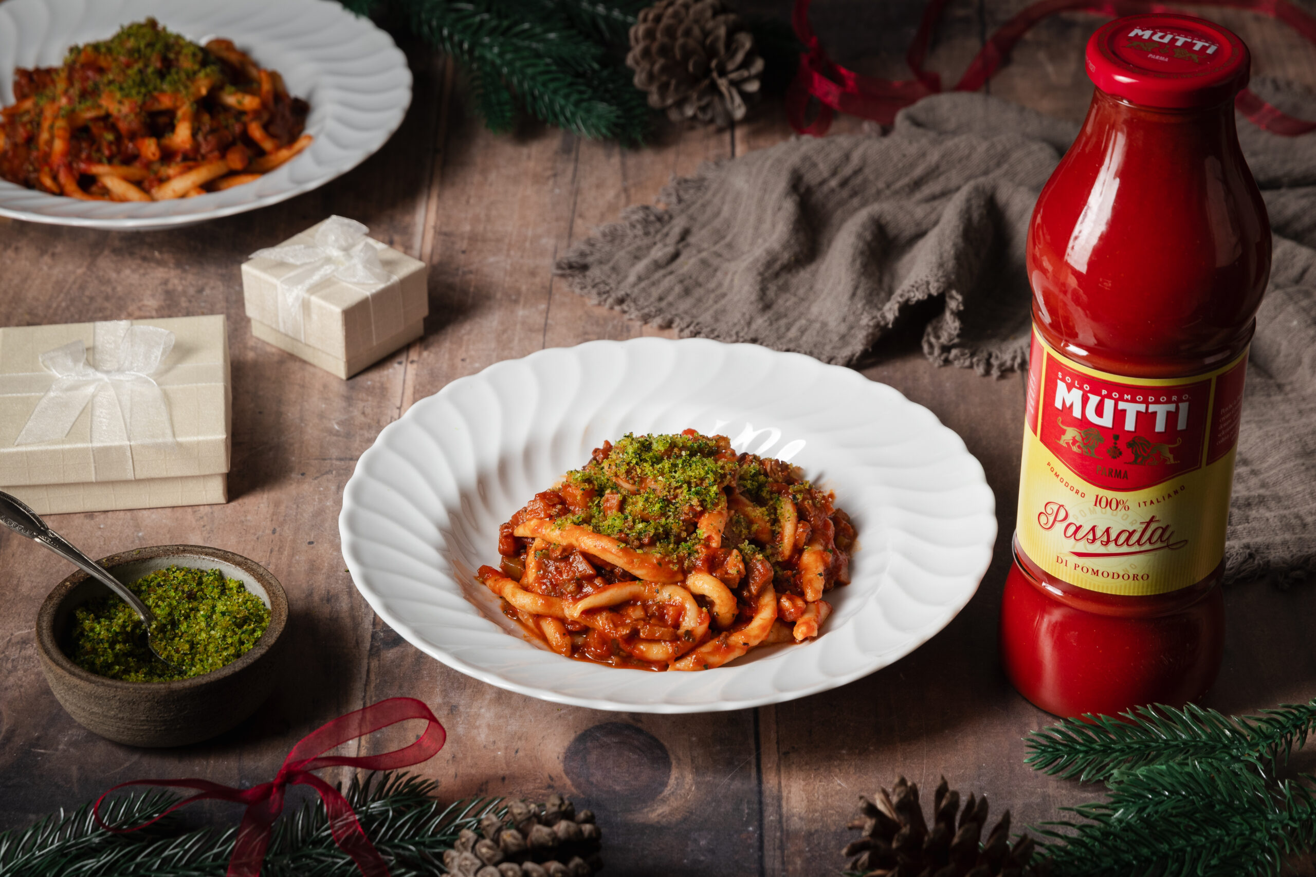Paste strozzapreti cu ragù de ciuperci și pesmet aromat cu ierburi