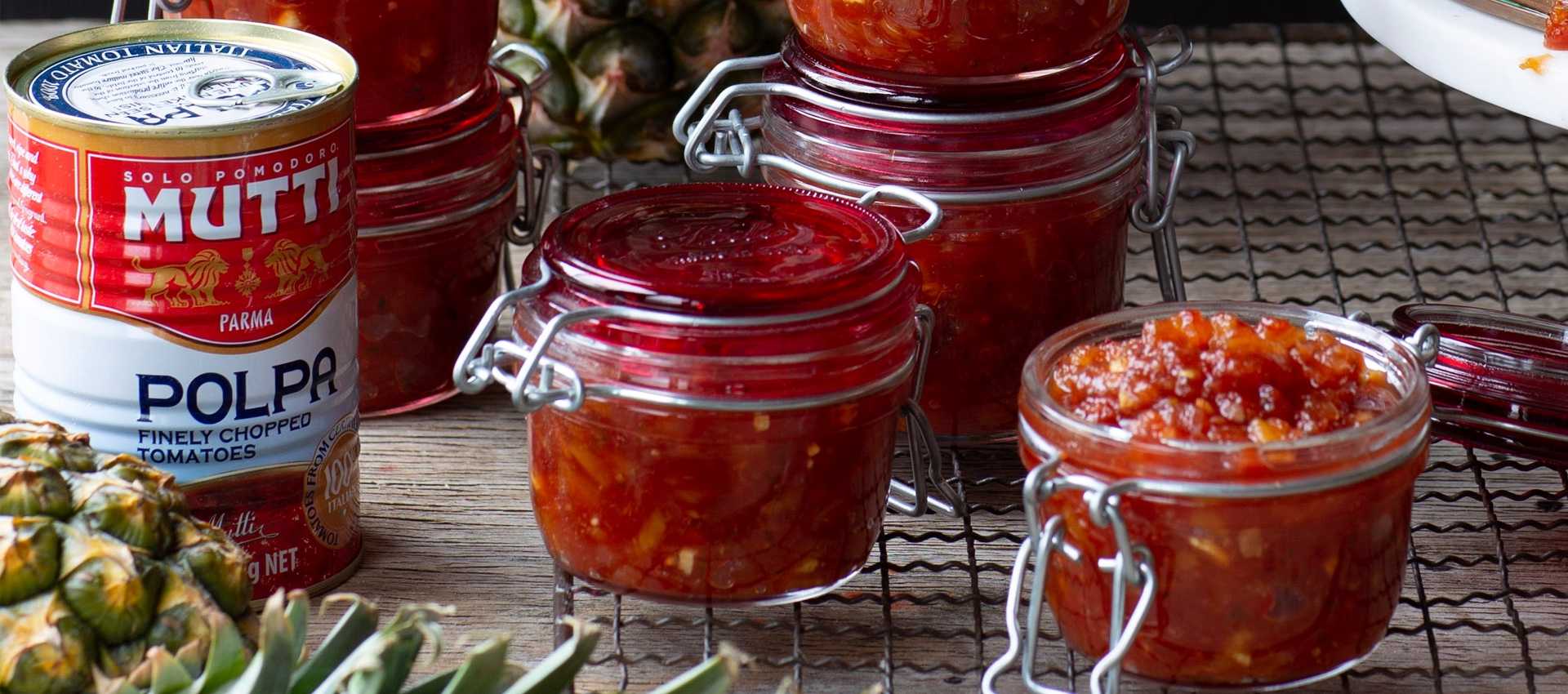 Pineapple relish with sweet and spicy tomato