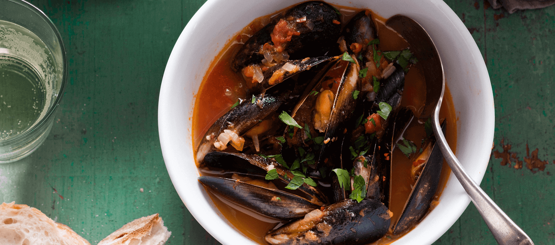Mussels in tomato broth