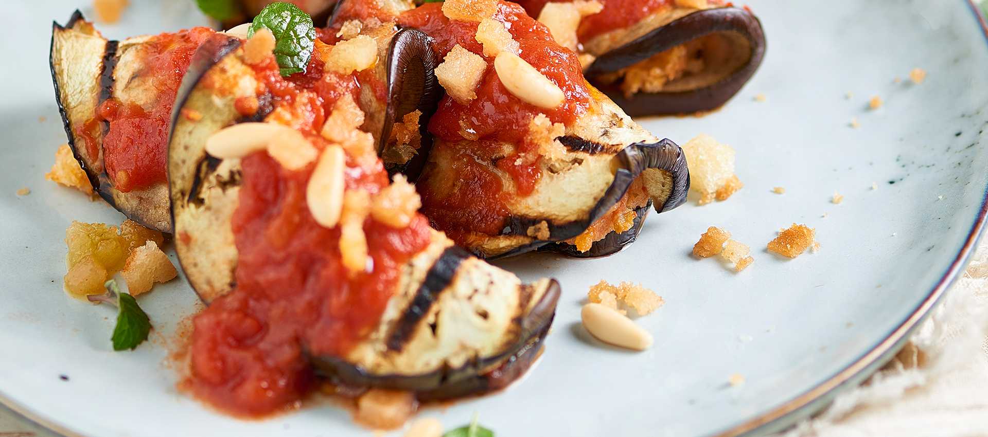 Fagottini di melanzane ripieni di pomodoro e capperi