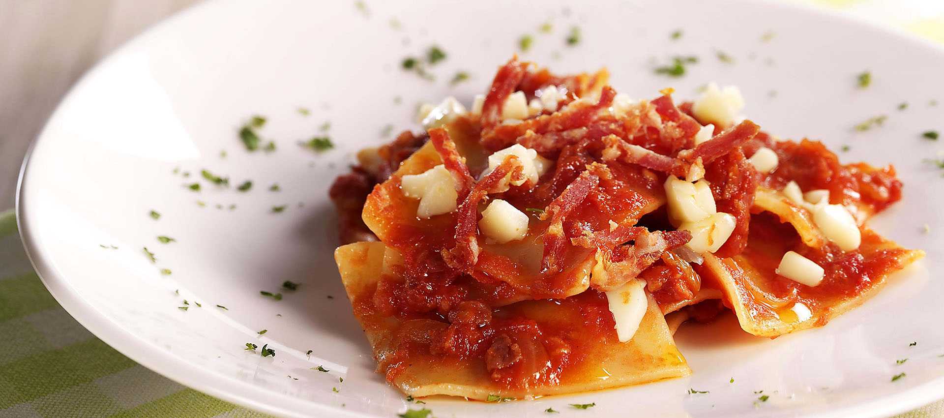 Maltagliati con salamino piccante e scamorza