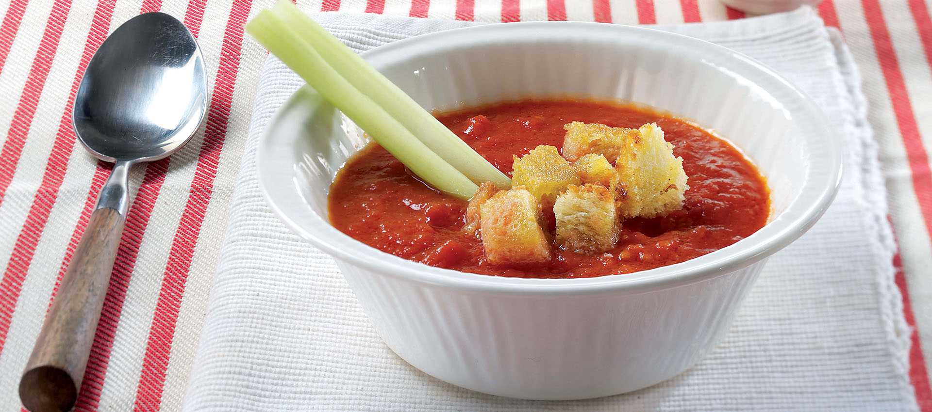 Gazpacho al pomodoro con polpa in finissimi pezzi
