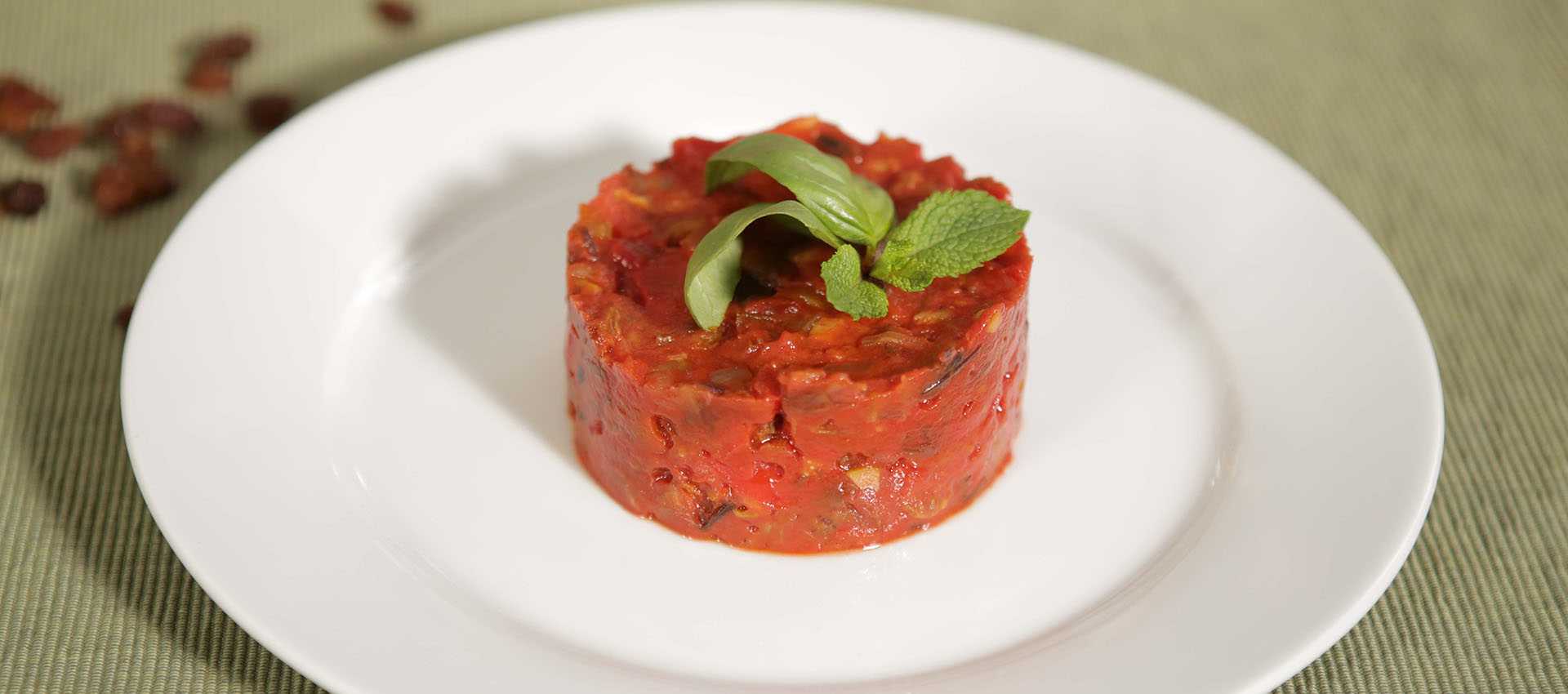 Caponata alla siciliana con passata di pomodoro