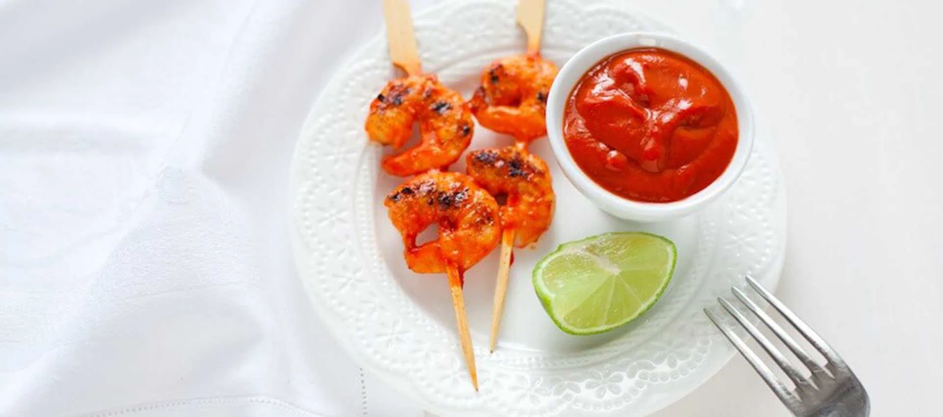 Spiedini di gamberi con salsa al pomodoro e paprica