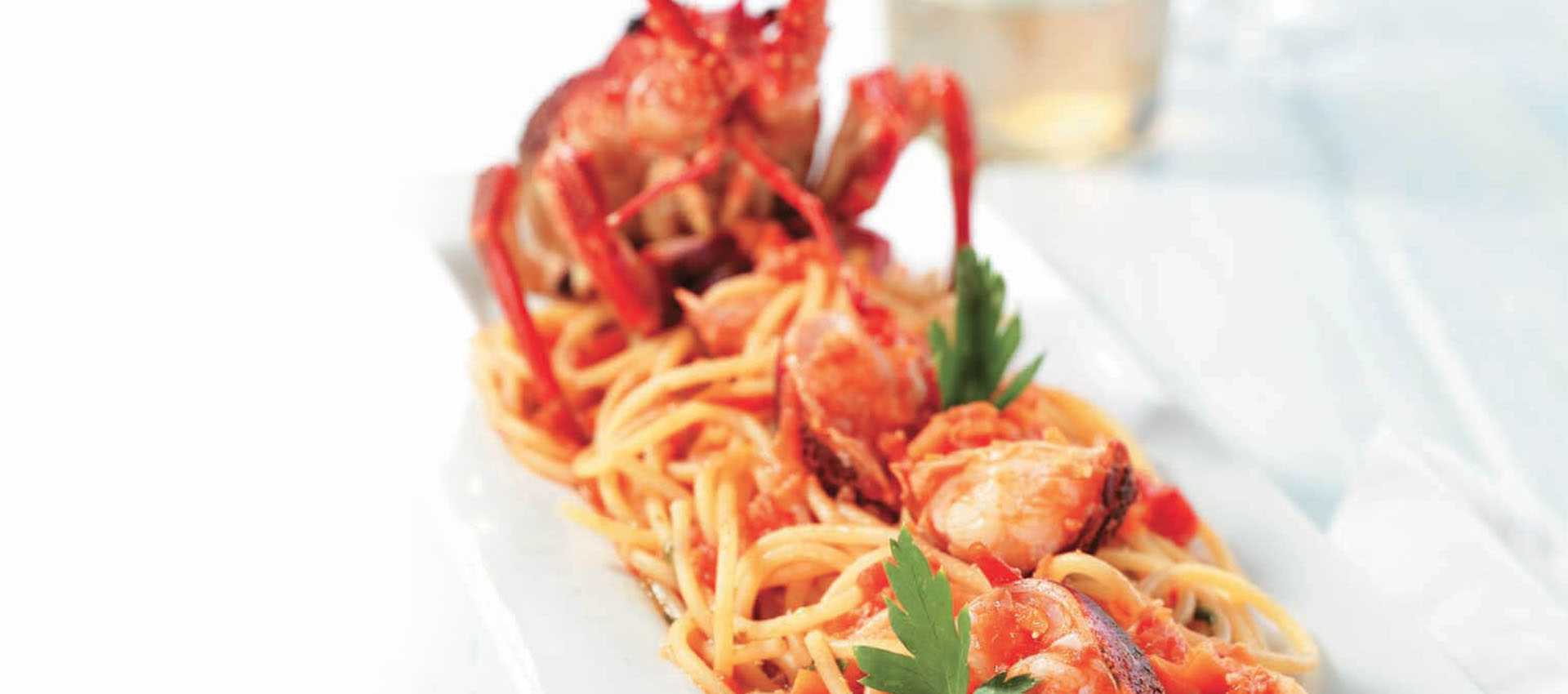 Spaghetti all’aragosta con polpa di pomodoro