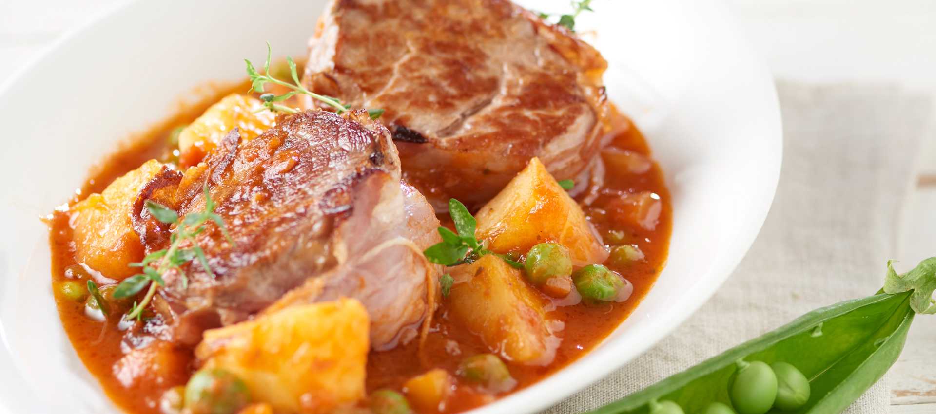 Filetto di maiale con pomodoro e verdure