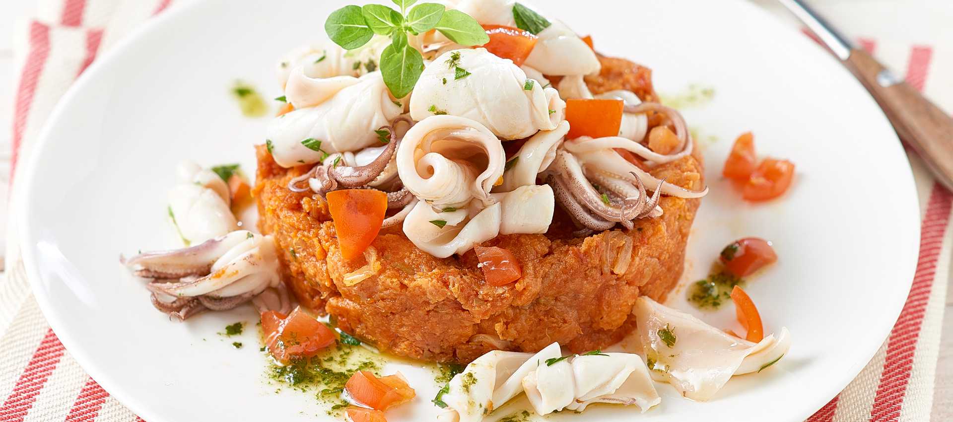 Pappa al pomodoro tiepida con calamaretti