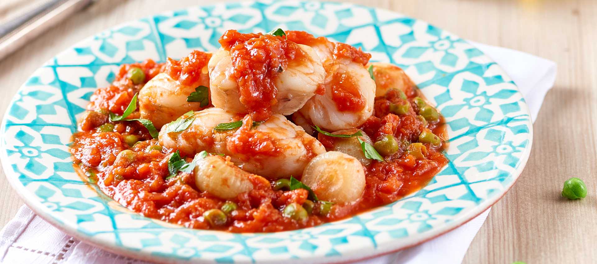 Bocconcini di pesce cipolline e polpa fine di pomodoro