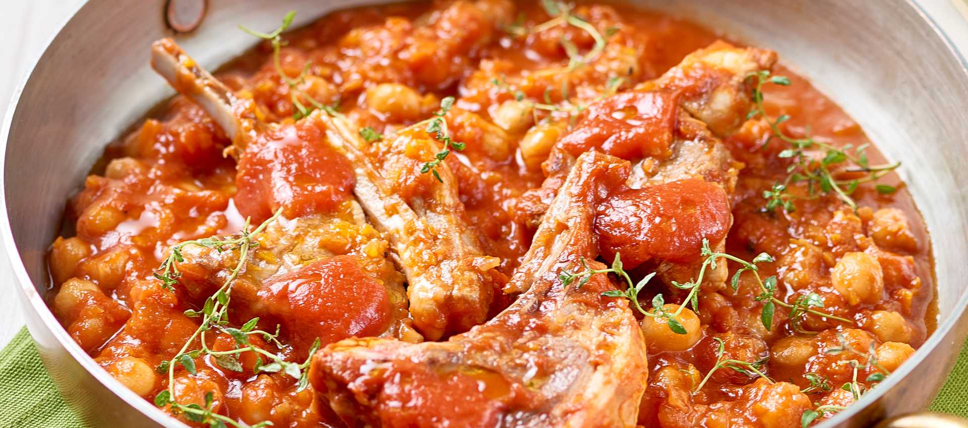 Zimino di ceci costolette di agnello pomodoro e timo Zimino di ceci costolette di agnello pomodoro e timo