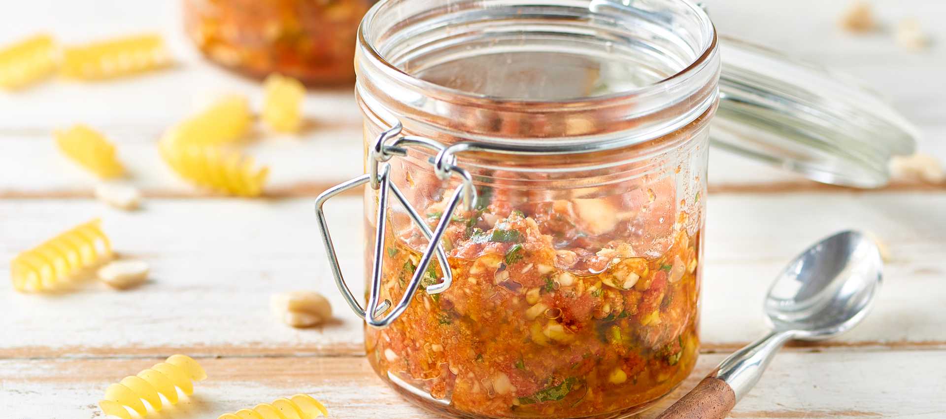 Pesto alle mandorle e doppio concentrato di pomodoro Pesto alle mandorle e doppio concentrato di pomodoro