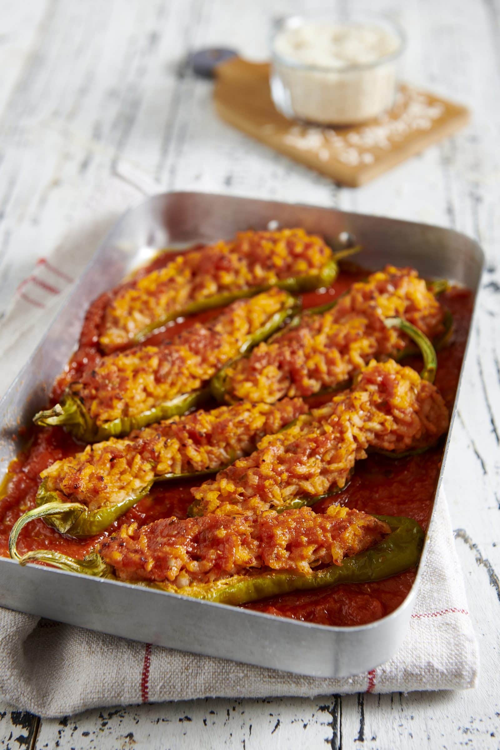 Friggitelli ripieni al forno con salsa di pomodoro