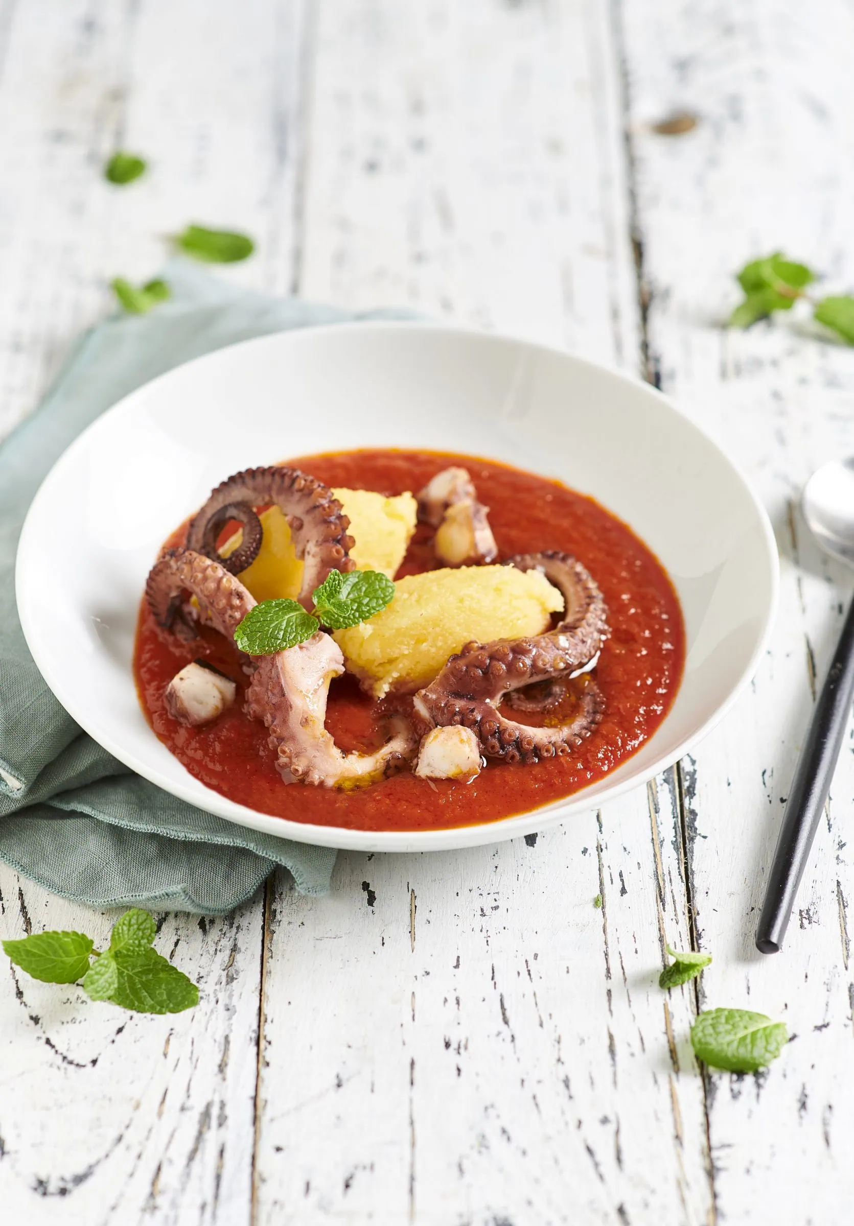 Zuppetta di pomodoro, polenta e polpo alla piastra Zuppetta di pomodoro, polenta e polpo alla piastra