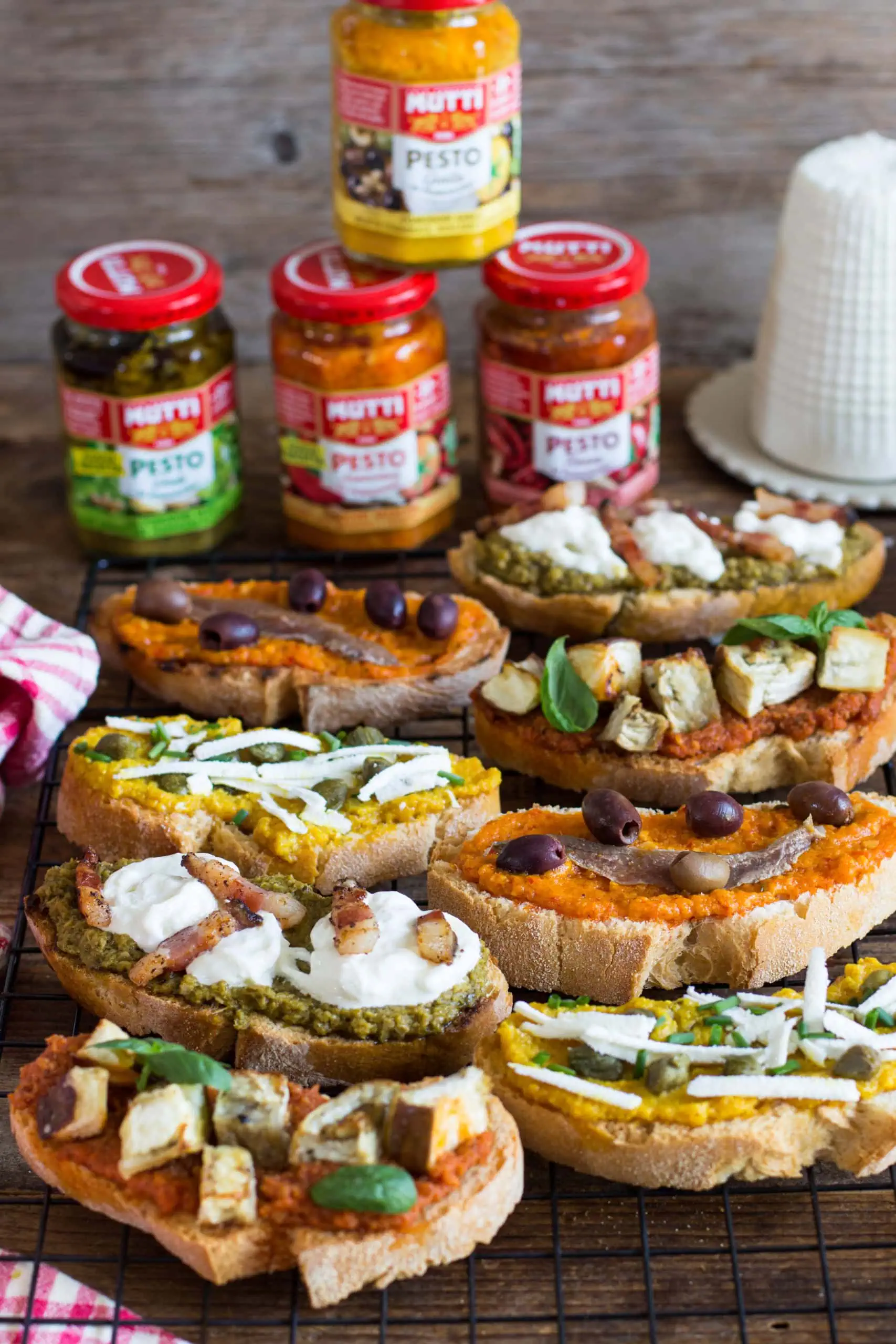 Bruschette al pesto di pomodoro