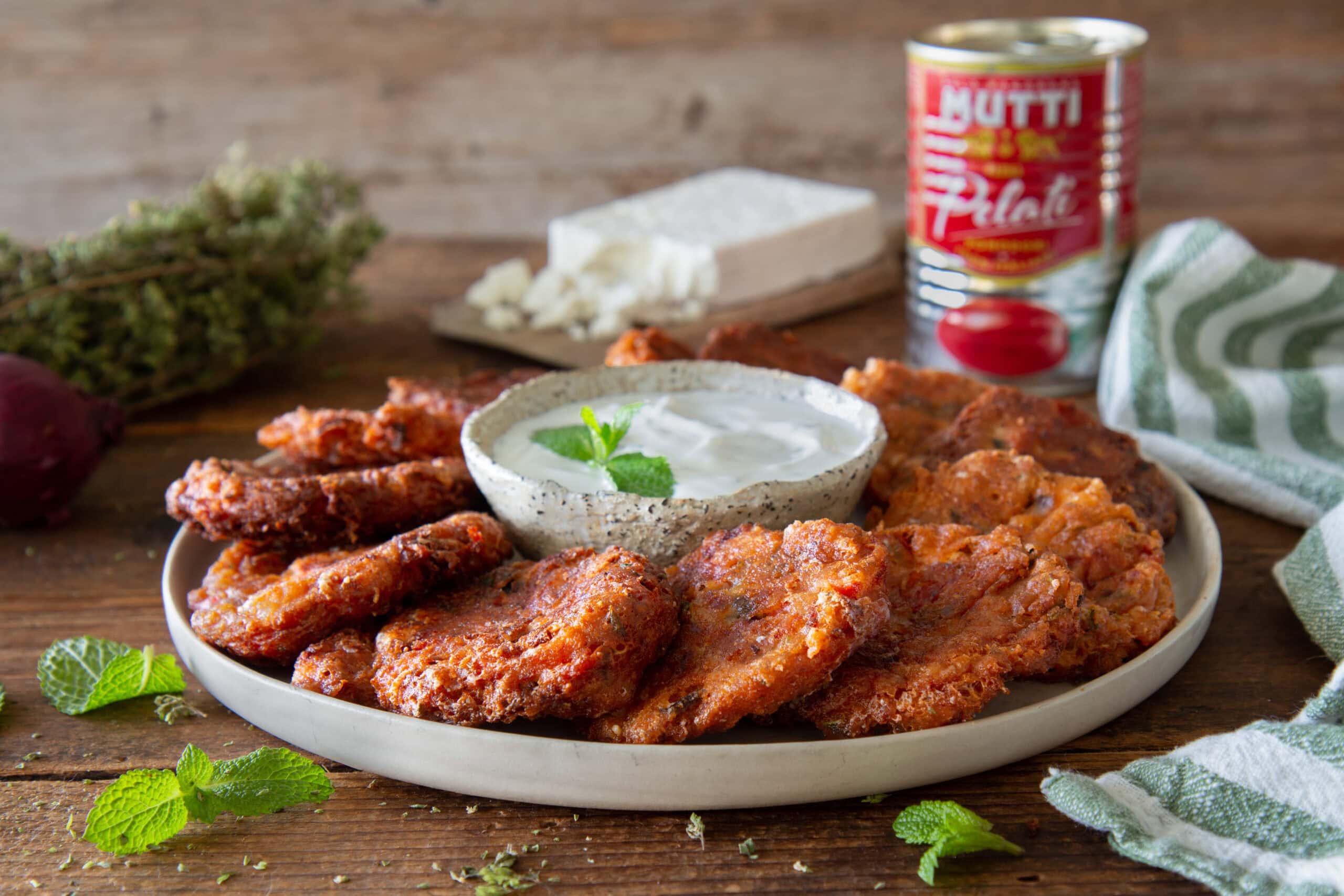 Domatokeftedes: Frittelle greche di pomodori