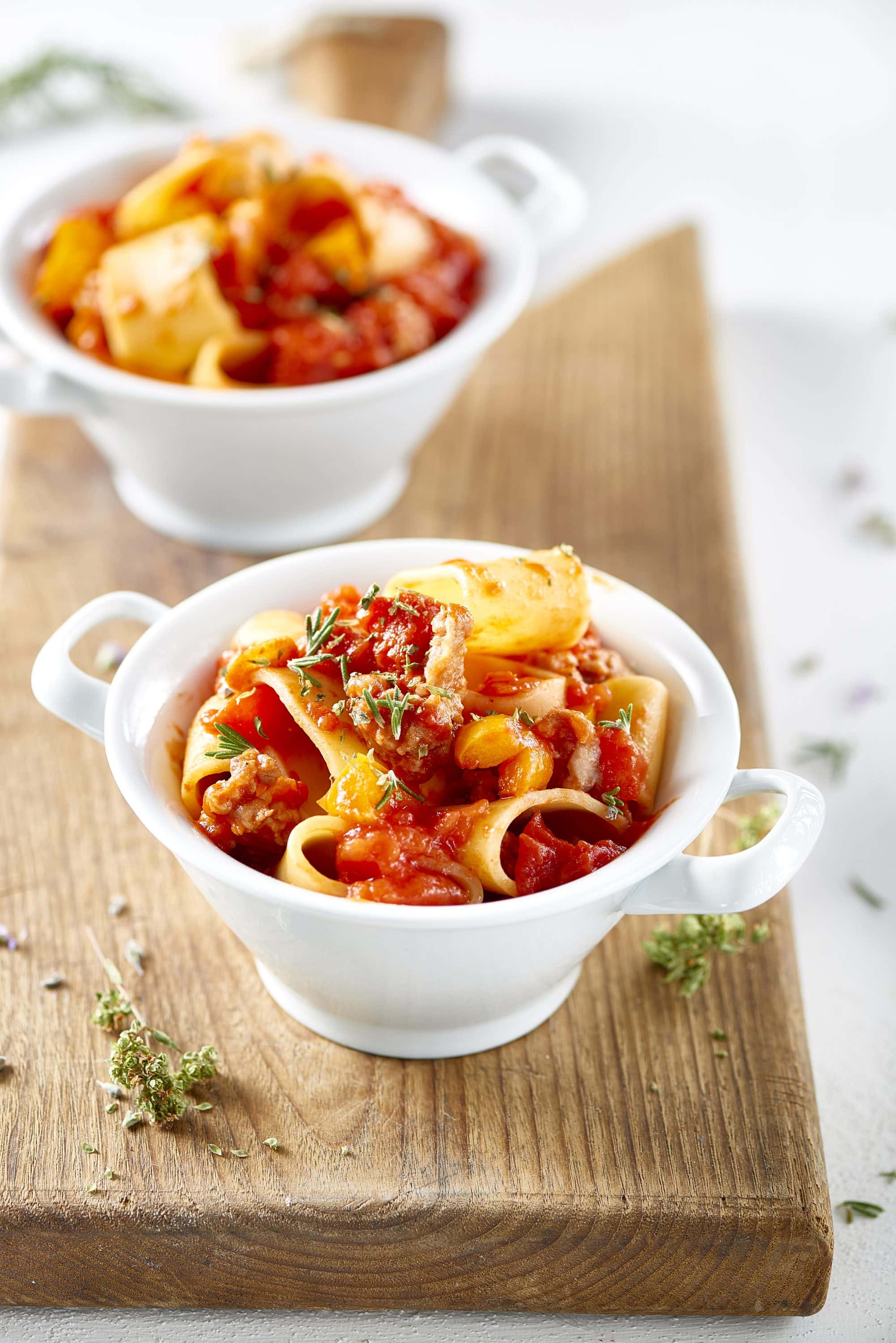Calamarata pastaa raakamakkaralla