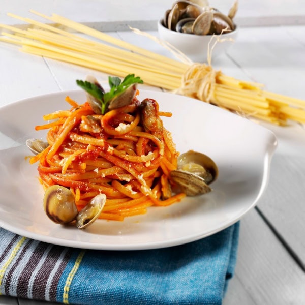 Linguine alle vongole ricotta juustolla ja tomaatilla