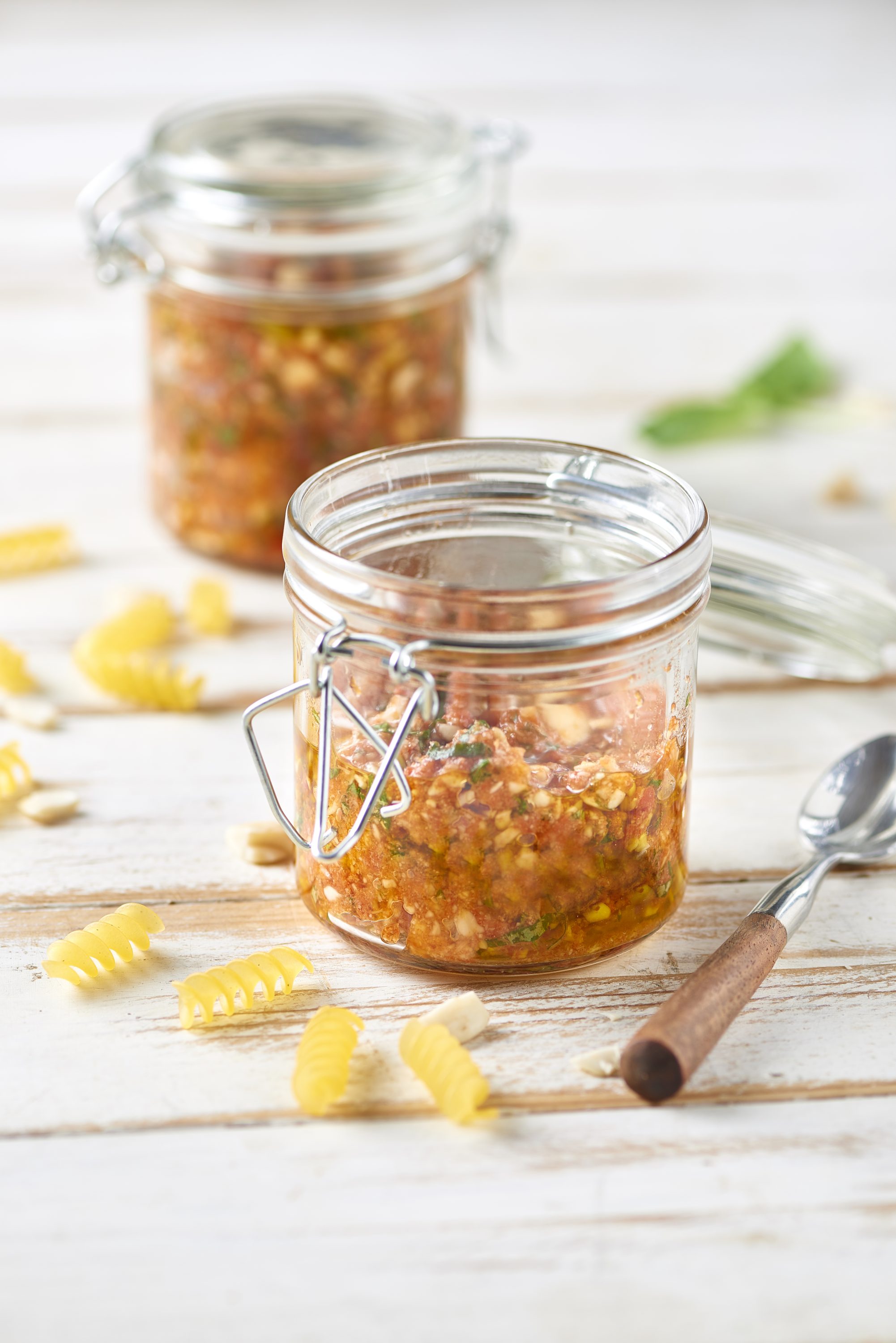 Mantelipesto ja kaksinkertaisesti tiivistetylla tomaattipyreella