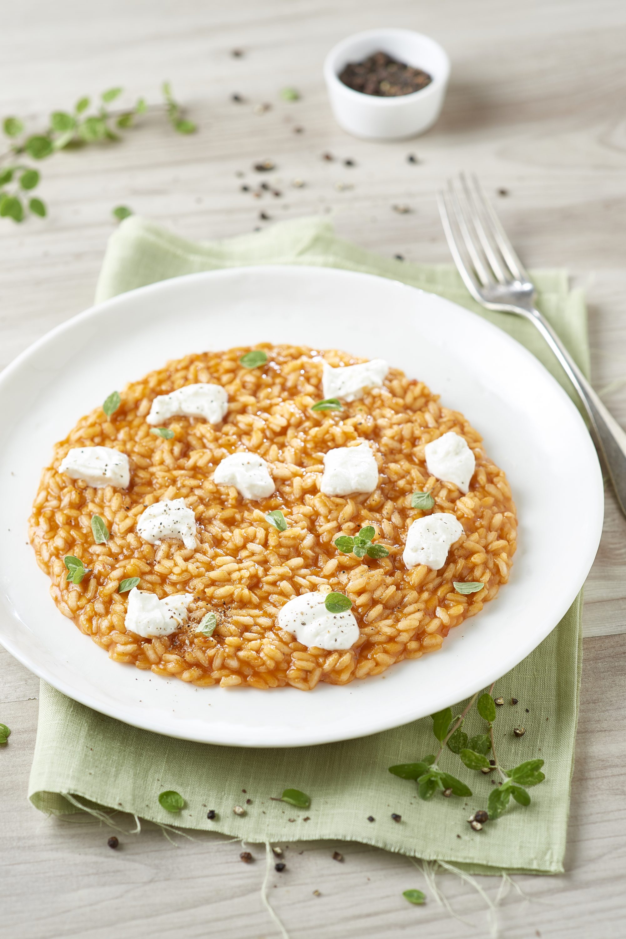 Tomaattirisotto juustolla ja oreganolla Tomaattirisotto juustolla ja oreganolla