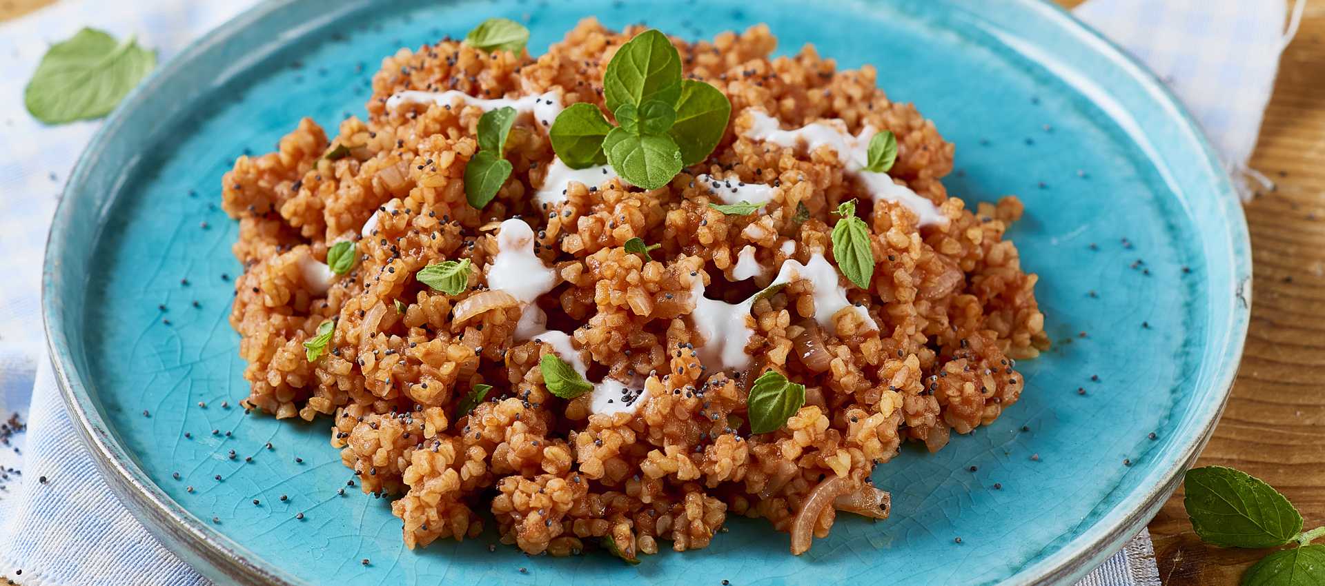 Bulgur sipulin tomaatin ja jugurtin kera