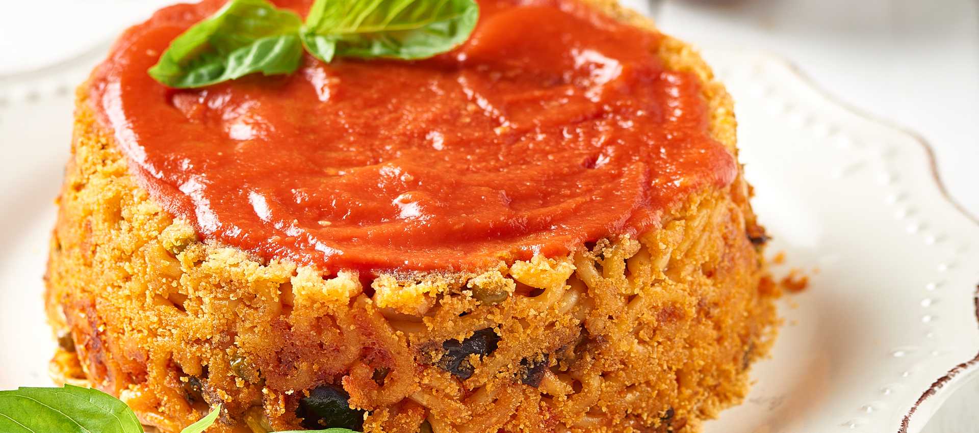 Uunipasta tomaatilla ja herneilla