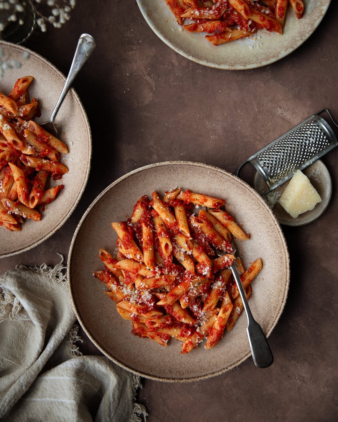 Kolmen aineksen tomaattipasta Kolmen aineksen tomaattipasta