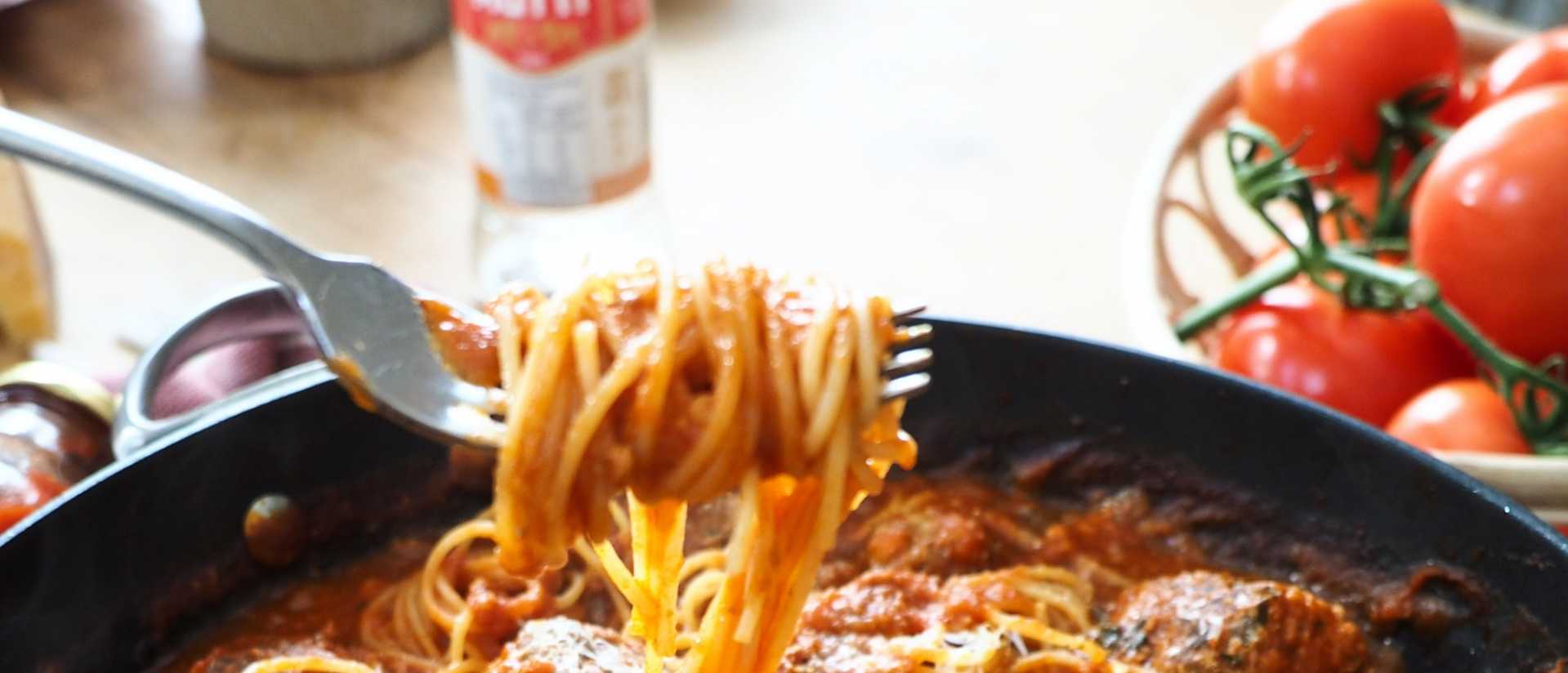 Spaghetti and meatballs with ricotta